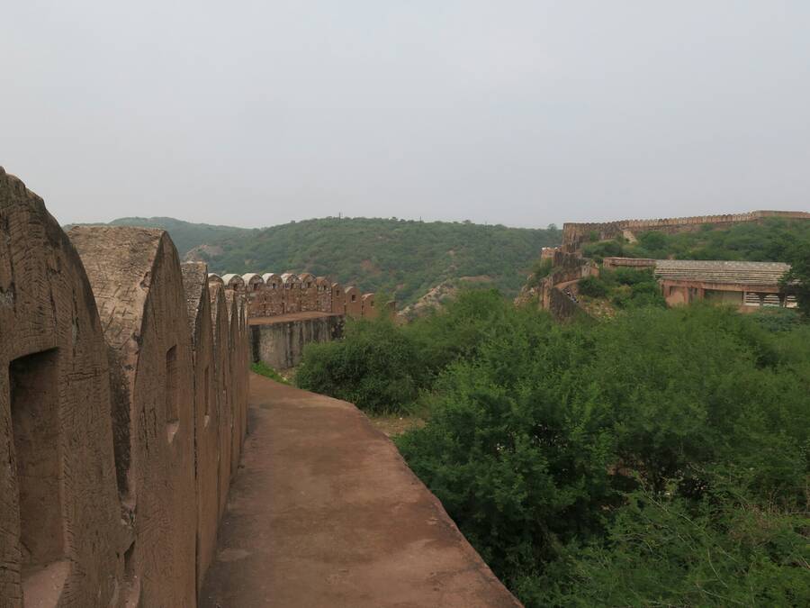 Kousek hradu Nahargarh. Kousek hradu Nahargarh.