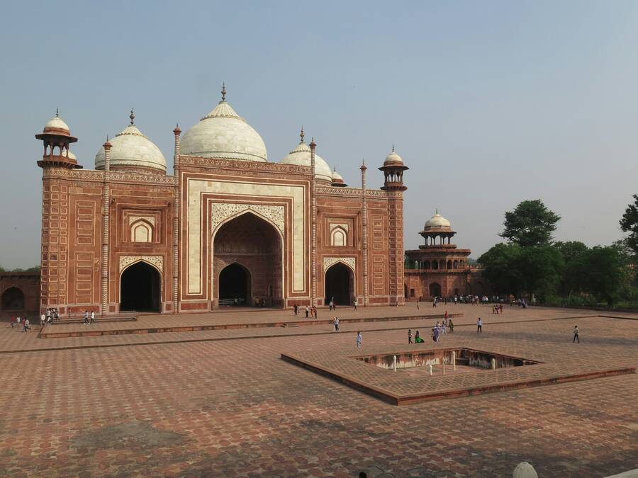Taj Mahal není v areálu jediný. Taj Mahal není v areálu jediný.
