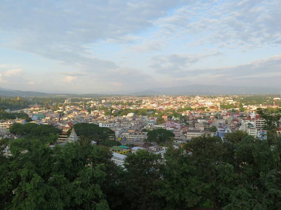 Napravo Thajsko, nalevo Barma. Napravo Thajsko, nalevo Barma.