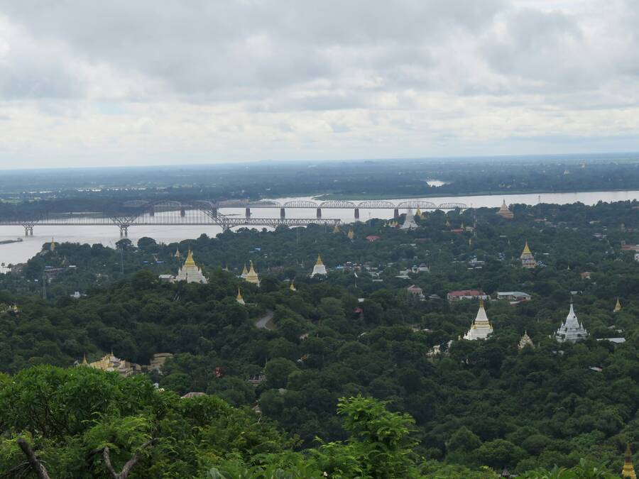 Výhled ze Saigang Hill. Výhled ze Saigang Hill.