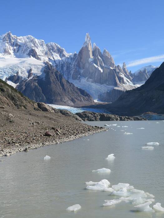 V dáli Fitz Roy, blízko zima. V dáli Fitz Roy, blízko zima.