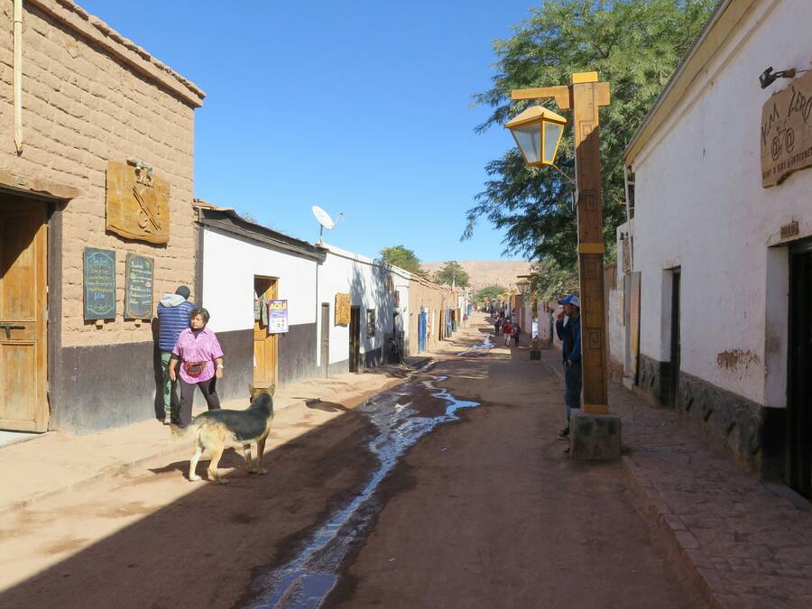 Hlavní ulice v San Pedru de Atacama. Hlavní ulice v San Pedru de Atacama.