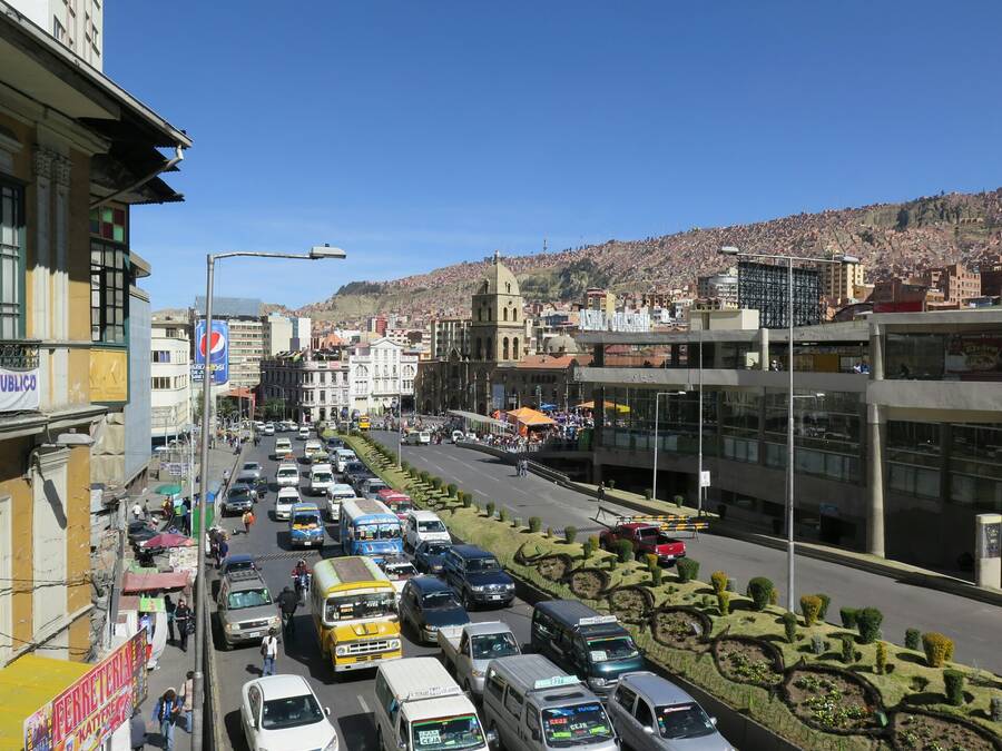 Centrum La Pazu, dopravní zácpy jsou celý den. Centrum La Pazu, dopravní zácpy jsou celý den.