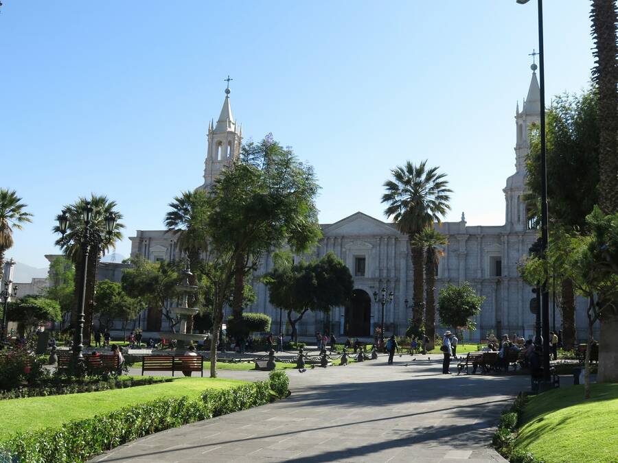 Plaza de Armas a Catedral de Arequipa Plaza de Armas a Catedral de Arequipa