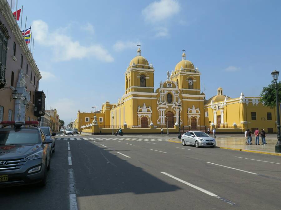 Plaza de Armas, Catedral de Trujillo. Plaza de Armas, Catedral de Trujillo.