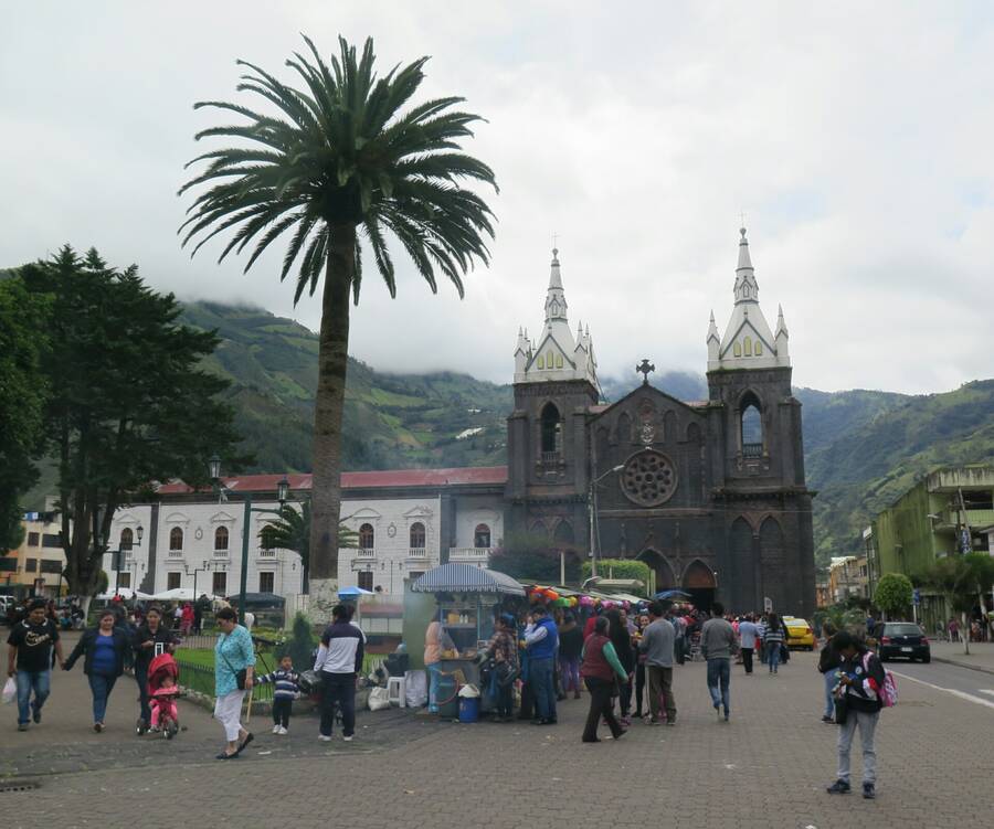 Basilica de la Rena del Rosario de Agua Santa Basilica de la Rena del Rosario de Agua Santa