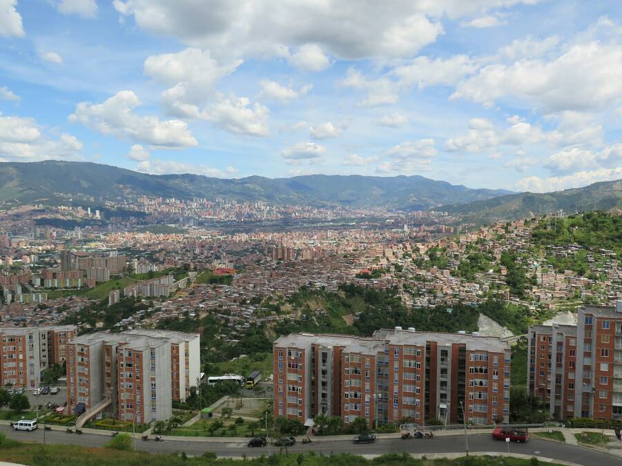 Město není zrovna krásné, ale má příjemnou atmosféru. Město není zrovna krásné, ale má příjemnou atmosféru.