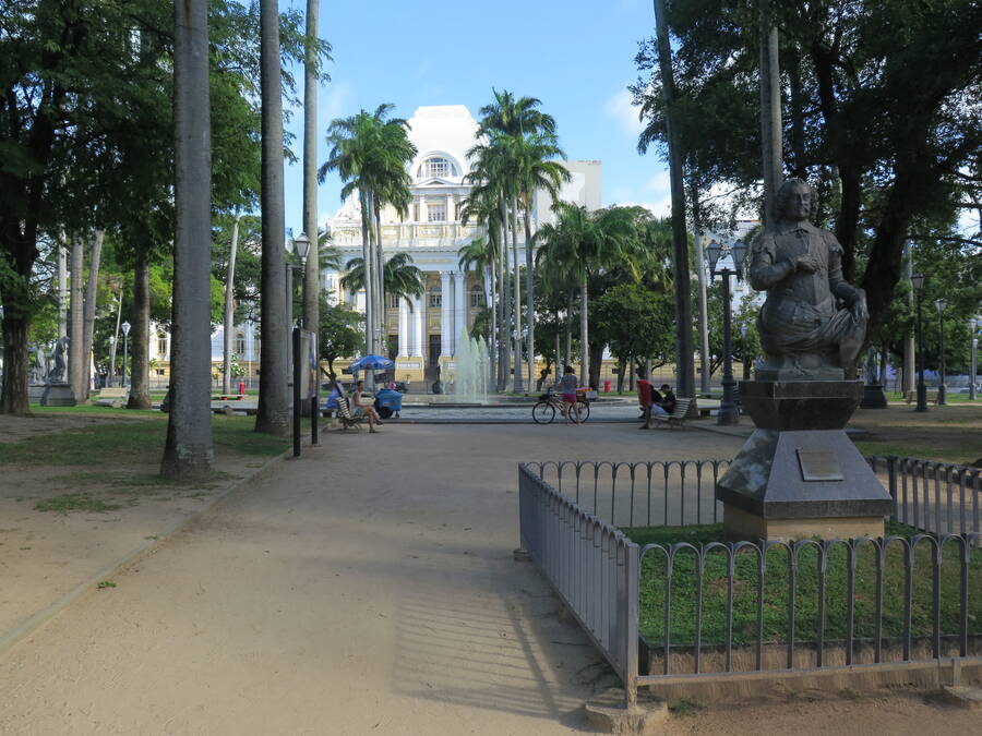 Palác justice a park okolo. Palác justice a park okolo.